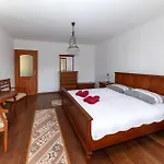 Vikendica 4 Bedroom Lovely In Selce