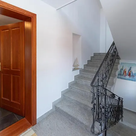 4 Bedroom Lovely In Dom wakacyjny *