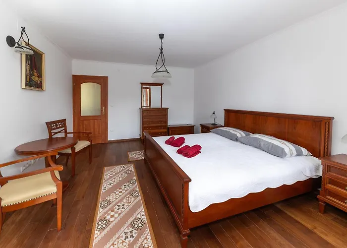 بيت للعطل 4 Bedroom Lovely In سيلتسي