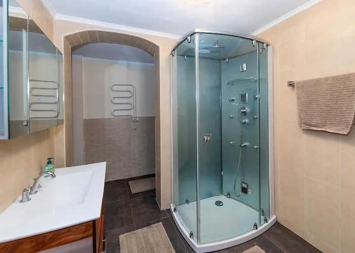 بيت للعطل 4 Bedroom Lovely In *