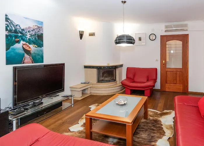 4 Bedroom Lovely In