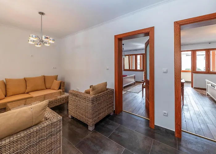4 Bedroom Lovely In * سيلتسي