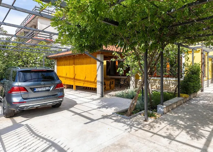 4 Bedroom Lovely In بيت للعطل *