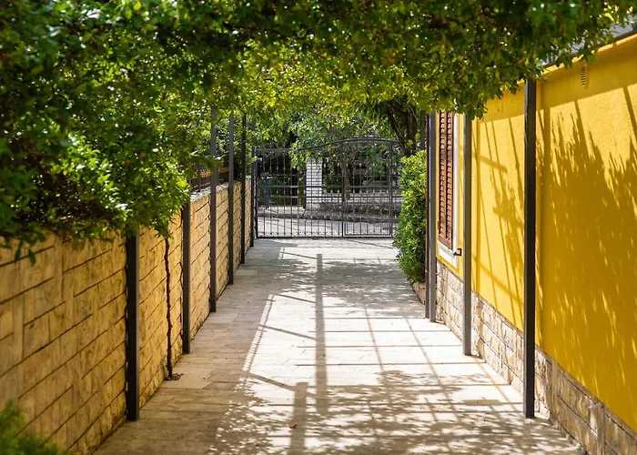 4 Bedroom Lovely In