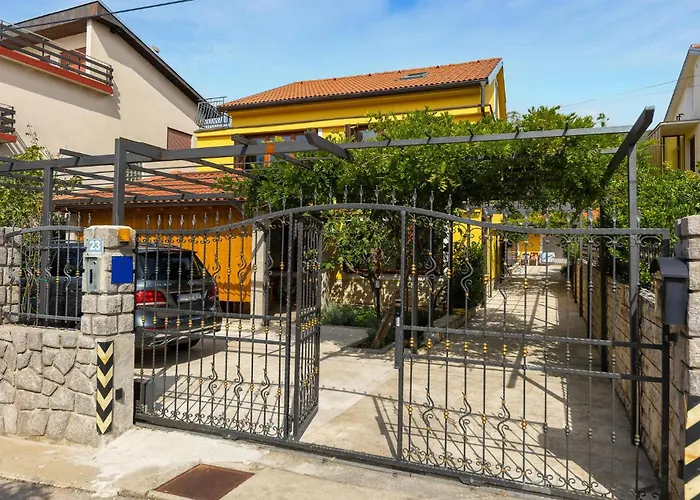 4 Bedroom Lovely In سيلتسي