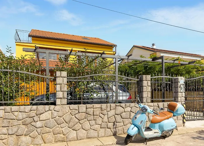 بيت للعطل 4 Bedroom Lovely In