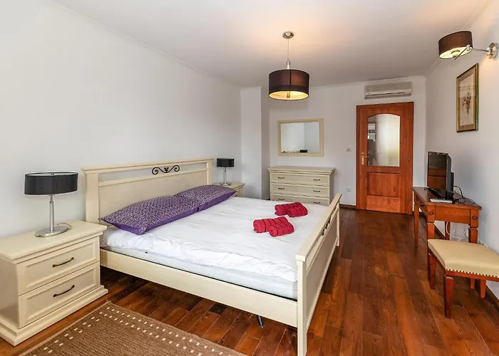 بيت للعطل 4 Bedroom Lovely In