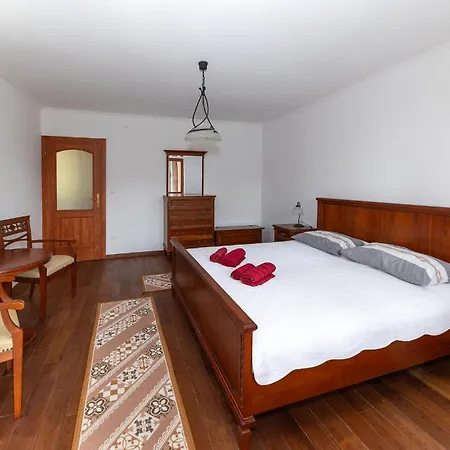 Feriehus 4 Bedroom Lovely In Selce