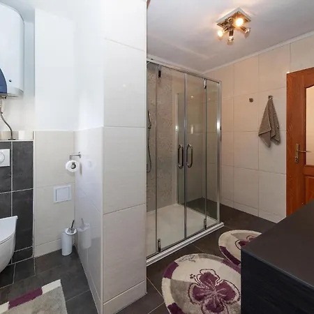 4 Bedroom Lovely In *