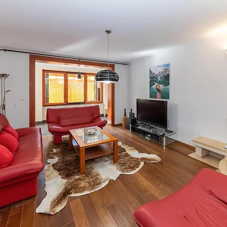 4 Bedroom Lovely In Feriehus Selce