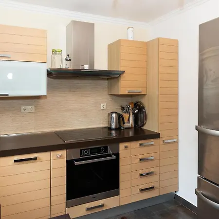 4 Bedroom Lovely In Selce