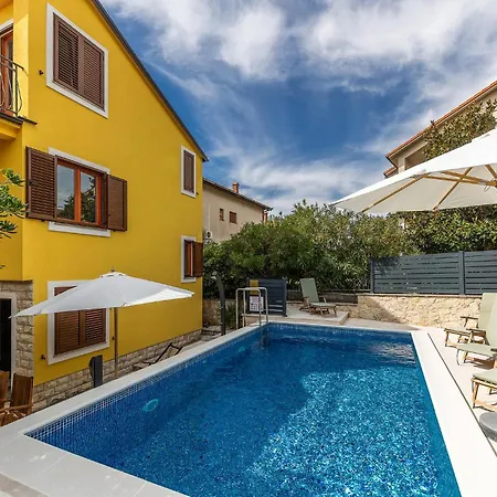 Feriehus 4 Bedroom Lovely In Selce