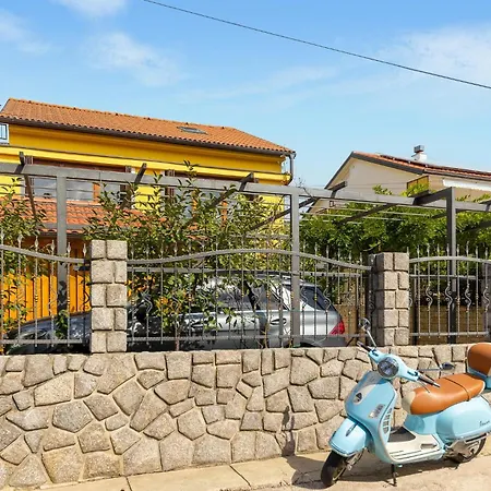 Feriehus 4 Bedroom Lovely In