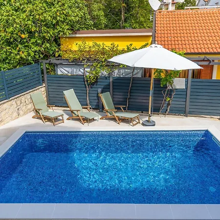 4 Bedroom Lovely In Feriehus Selce