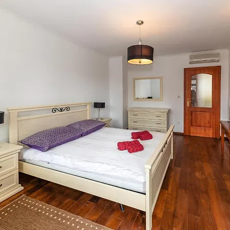 Feriehus 4 Bedroom Lovely In