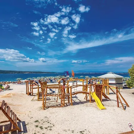 Feriehus 4 Bedroom Lovely In Selce