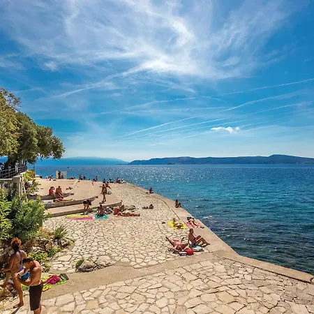 4 Bedroom Lovely In Selce