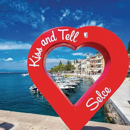 Feriehus 4 Bedroom Lovely In