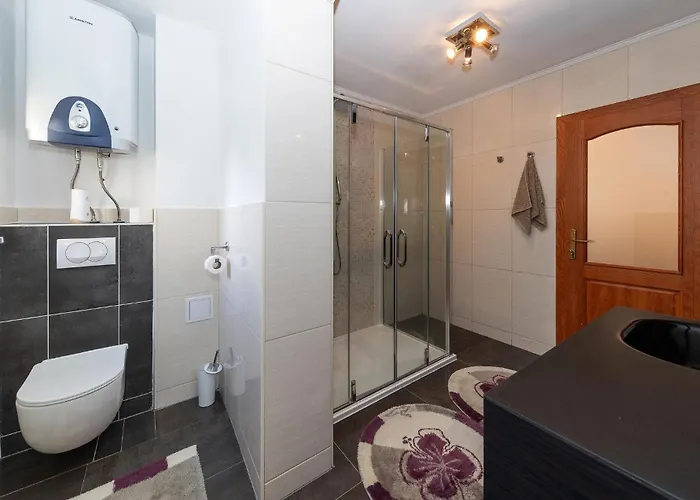 4 Bedroom Lovely In *
