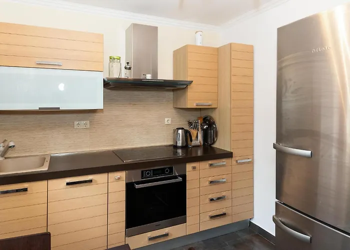 4 Bedroom Lovely In Selce