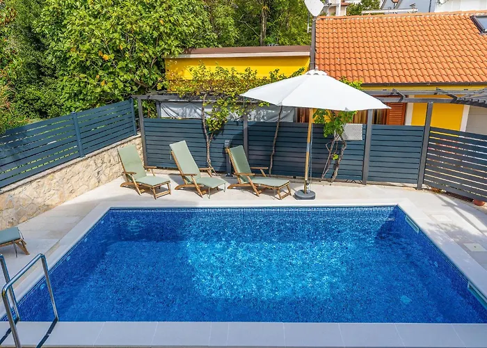 4 Bedroom Lovely In Feriehus Selce